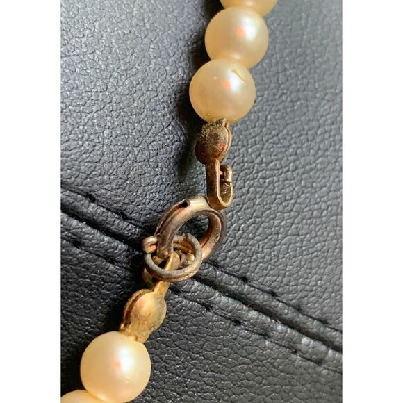 Vintage Faux Pearl Strand, in Gold tone, Unmarked - Picture 4 of 4